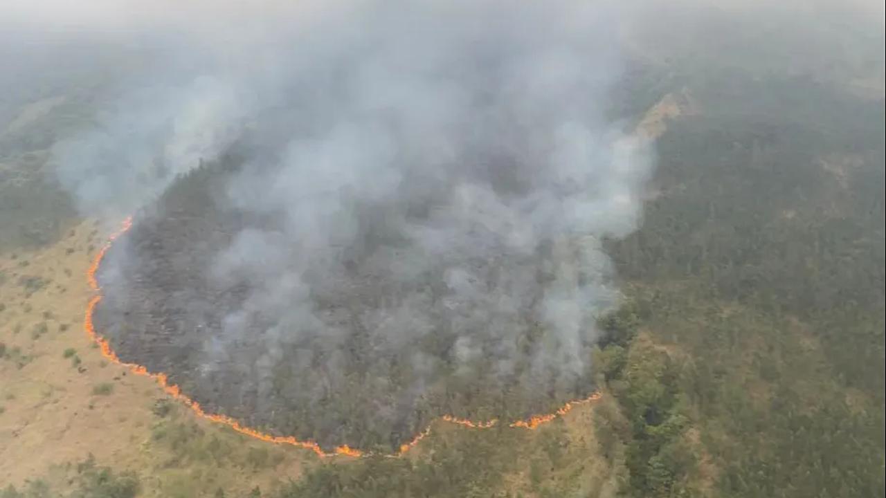 Jenis helikopter yang diterjunkan sama dengan jenis helikopter yang melakukan water bombing kebakaran di Gunung Arjuno beberapa waktu lalu.<br>