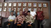 Tim 9 memberikan keterangan pers terkait rekomendasi kisruh KPK vs Polri, Jakarta, Rabu (28/1/2015). (Liputan6.com/Faizal Fanani)