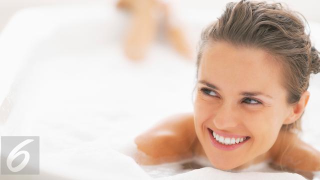 20151024-Ilustrasi Mandi dan Berendam Bathtub (iStockphoto)