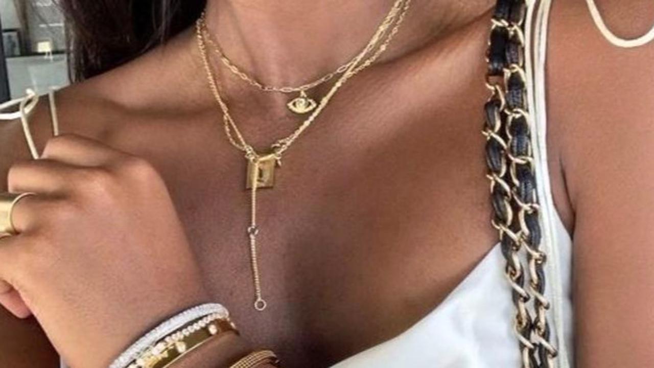Tampil Memukau dengan 7 Jenis Perhiasan yang Wajib Dimiliki Setiap Wanita, Bikin Penampilan Lebih Cantik dan Elegan
