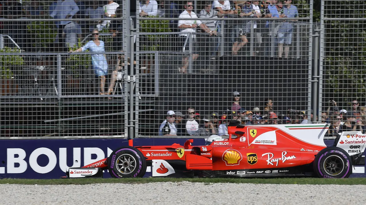Pembalap Ferrari Sebastian Vettel tampil pada GP Australia di Sirkuit Albert Park, Melbourne, Minggu (26/3/2017). 
