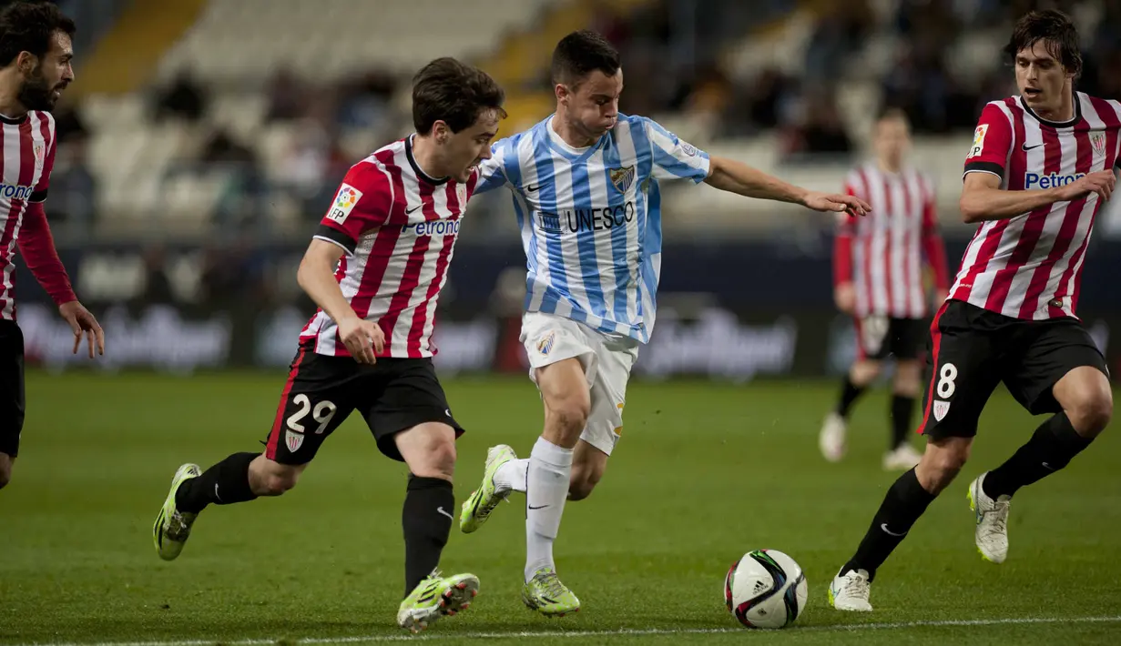Gelandang Malaga, Juan Pablo Anor "Juanpi" (kanan) mencetak satu gol untuk timnya saat melawan Getafe pada lanjutan La Liga Spanyol pekan ke-23. (AFP/Jorge Guerrero)