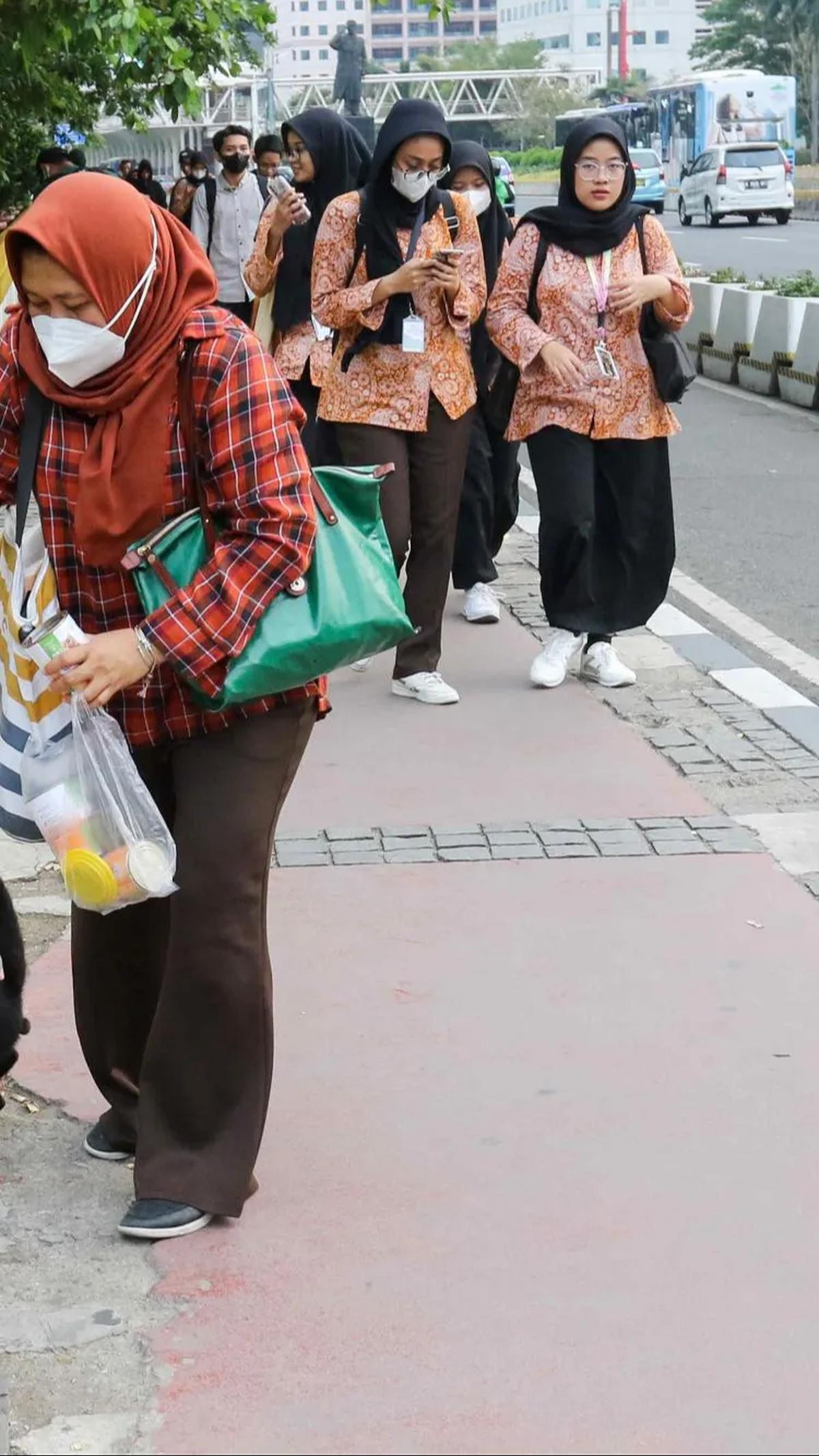 Kenaikan UMP 2024 ini juga memiliki tujuan untuk menjaga para pekerja agar tidak terjebak ke dalam kemiskinan akibat upah murah. (Liputan6.com/Herman Zakharia)