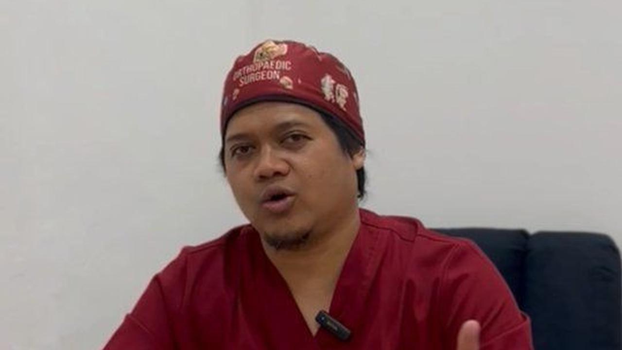 Dokter Helmi dikenal sebagai sosok yang baik hati, berdedikasi, dan sangat kompeten di bidangnya.