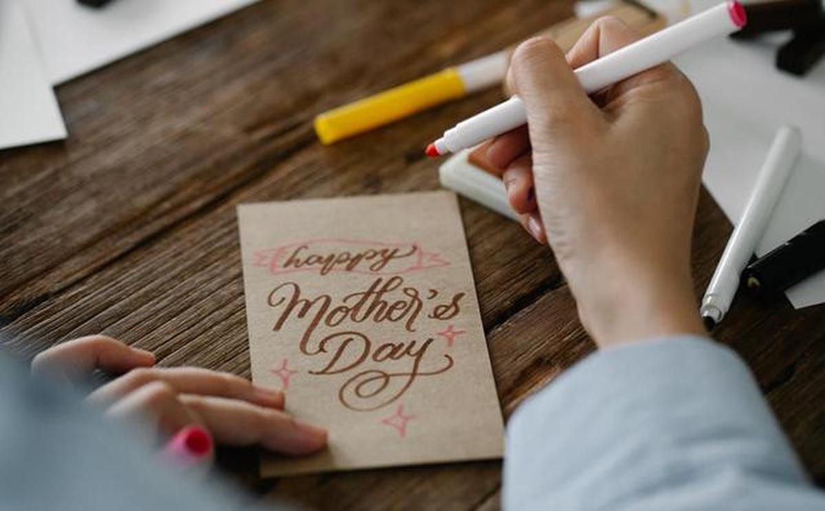 70 Pantun Hari Ibu 2025 yang Menyentuh Hati dan Penuh Makna untuk Mengungkapkan Rasa Terima Kasih