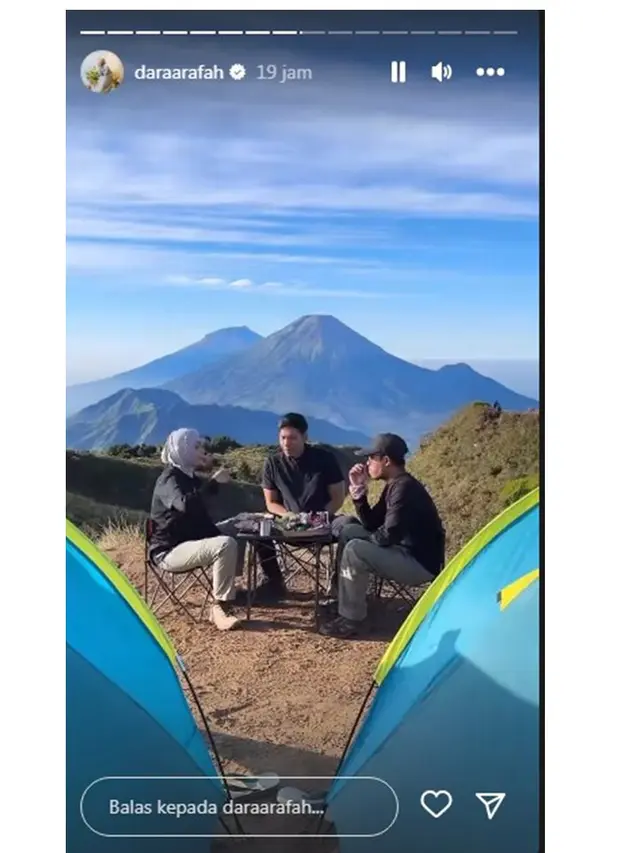 10 Potret Dara Arafah Pertama Kali Mendaki Gunung Prau, Penuh Kesan