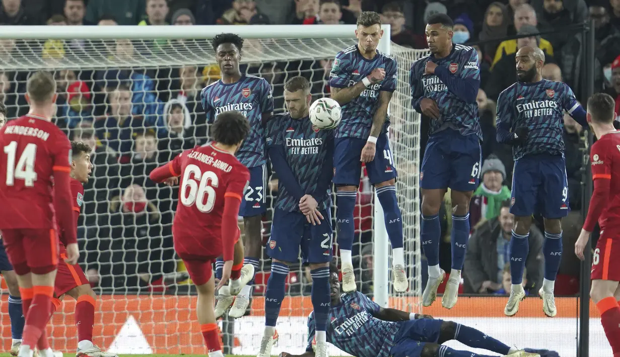 Tampil dominan sejak awal laga, Liverpool masih kesulitan untuk menciptakan peluang-peluang bersih di muka gawang Arsenal. (AP/Jon Super)
