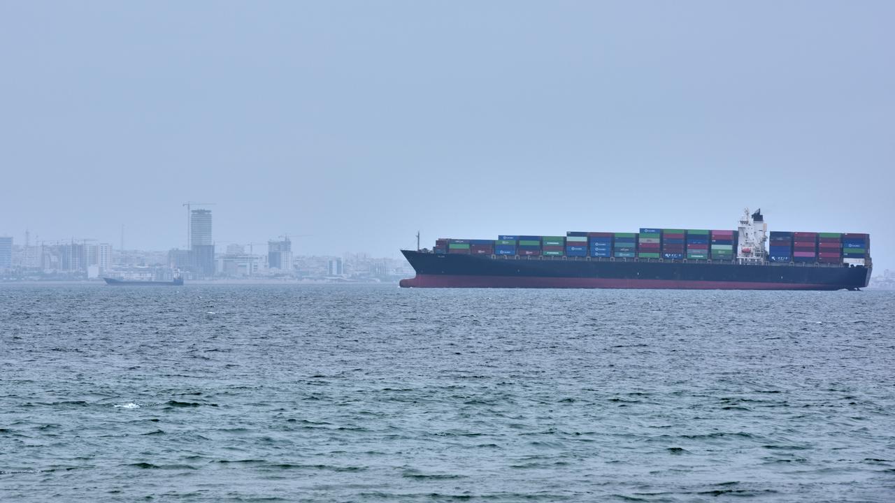 Iran Ancam Tutup Total Selat Hormuz Jika AS Kembali Menyerang
