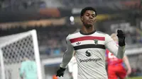 Marcus Rashford dari Manchester United bereaksi saat pertandingan sepak bola Liga Europa antara Viktoria Plzen dan Manchester United di Doosan Arena di Plzen, Republik Ceko, Kamis, 12 Desember 2024. (AP Photo/Petr David Josek)