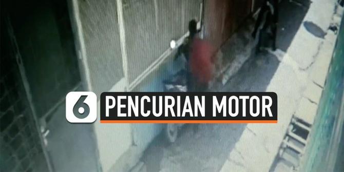 VIDEO: Aksi Pencurian Motor di Medan Terekam CCTV