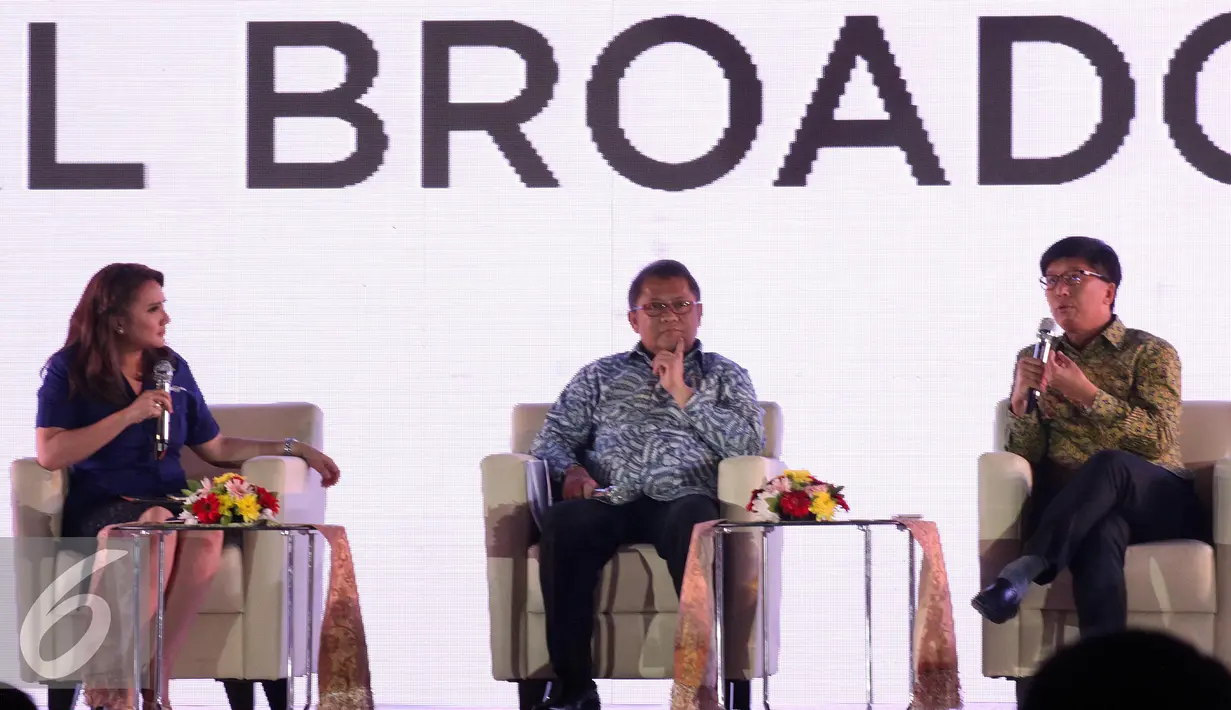CEO SCM Sutanto Hartono (kanan) memberikan pemaparan saat menjadi pembicara di IBX 2016, Jakarta, Jumat (21/10). Acara IBX 2016 merupakan ke-3 kalinya digelar. (Liputan6.com/Helmi Afandi) 