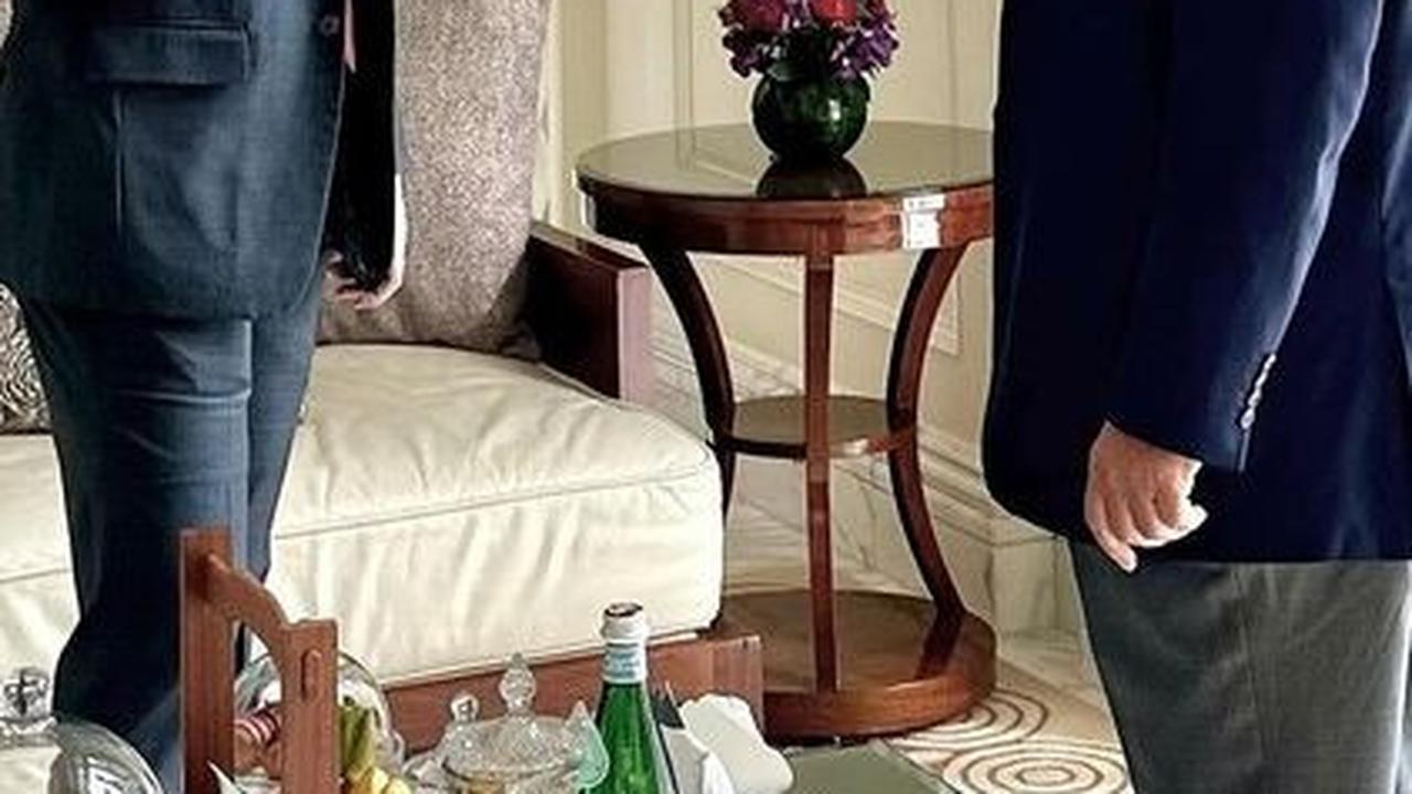 Sosok sekretaris pribadi Prabowo yang bernama Rizky Irmansyah.<br>