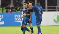 Selebrasi para pemain Timnas Thailand setelah Sarach Yooyen (kiri) mencetak gol penyeimbang 1-1 ke gawang Indonesia dalam laga matchday ketiga Grup A Piala AFF 2022 di Stadion Utama Gelora Bung Karno, Senayan, Jakarta, Kamis (29/12/2022) sore WIB. (Bola.com/Abdul Aziz)