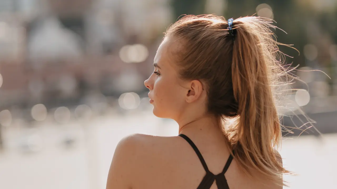 Anti Berantakan, Gaya Rambut Stylish untuk Aktivitas Aktif yang Wajib Dicoba [Dok/freepik.com]