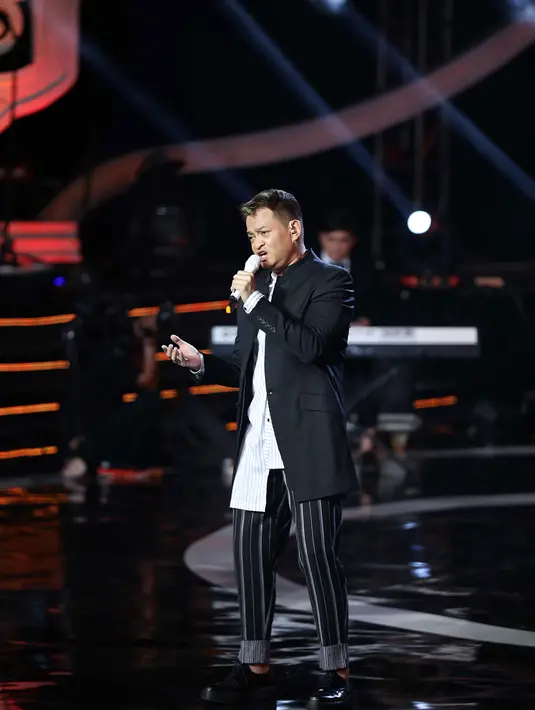 Yovie menyebutkan bahwa anak-anak muda yang usianya belasan bisa menikmati lagu cinta yang dipersembahkan oleh Kahitna. (Nurwahyunan/Bintang.com)