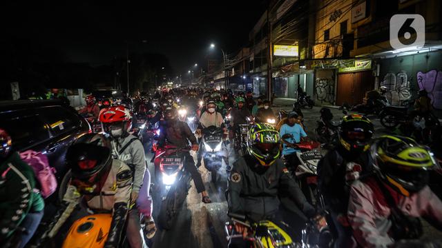 Potret Perjuangan Pemudik Bermotor H-2 Idul Fitri 1443 H