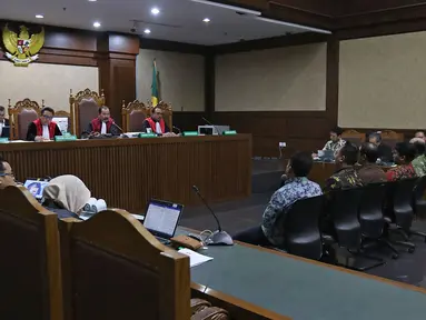 Saksi memberikan keterangan dalam sidang lanjutan dengan terdakwa dugaan kasus suap jual beli jabatan di lingkungan Kementerian Agama Romahurmuziy di Pengadilan Tipikor, Jakarta, Rabu (6/11/2019). Persidangan mendengarkan keterangan lima saksi yang dihadirkan JPU. (Liputan6.com/Herman Zakharia)