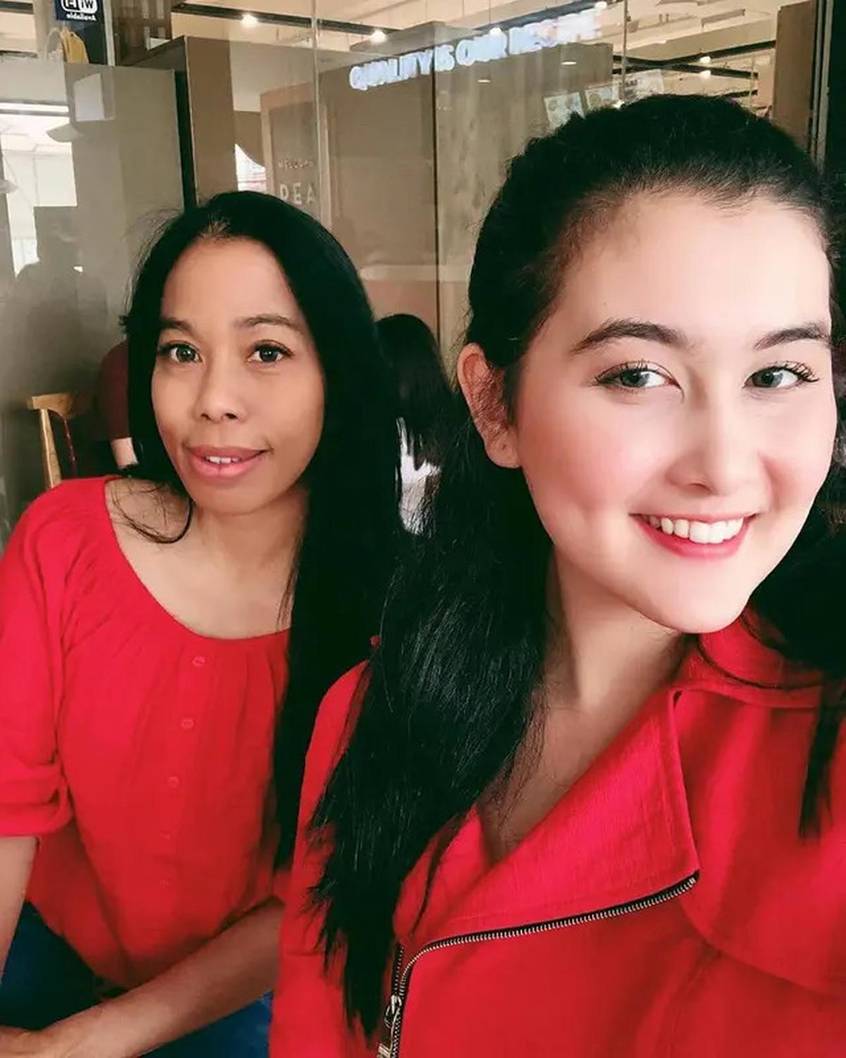 7 Potret Jadul Kebersamaan Talitha Curtis dan Ibunda, Penampilannya Curi Perhatian