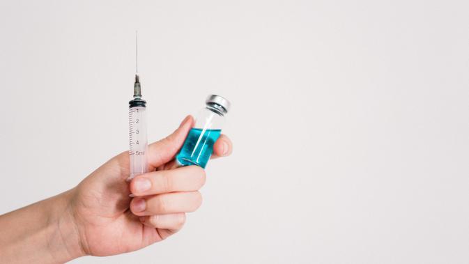 Vaksin corona sudah tiba di Indonesia dan akan diuji klinis oleh Bio Farma./ cottonbro from Pexels