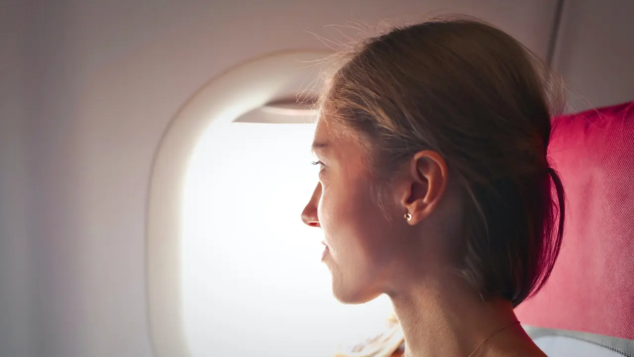 Tips Makeup Ringan dan Tahan Lama saat Traveling dengan Pesawat