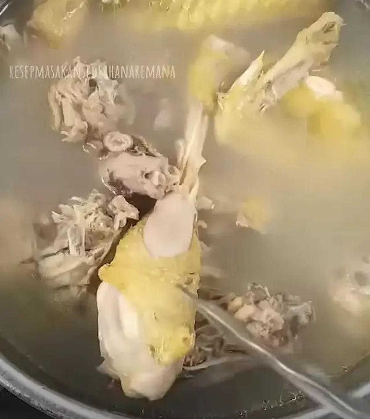 Cara Memasak Ayam Kampung Agar Empuk Tanpa Presto, Cukup Pakai Bahan Dapur Ini