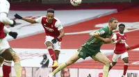 Pierre-Emerick Aubameyang melakukan tembakan ke gawang Sheffield United pada pertandingan Liga Inggris di Stadion Emirates di London, Minggu, 4 Oktober 2020. (Clive Rose/Pool via AP)