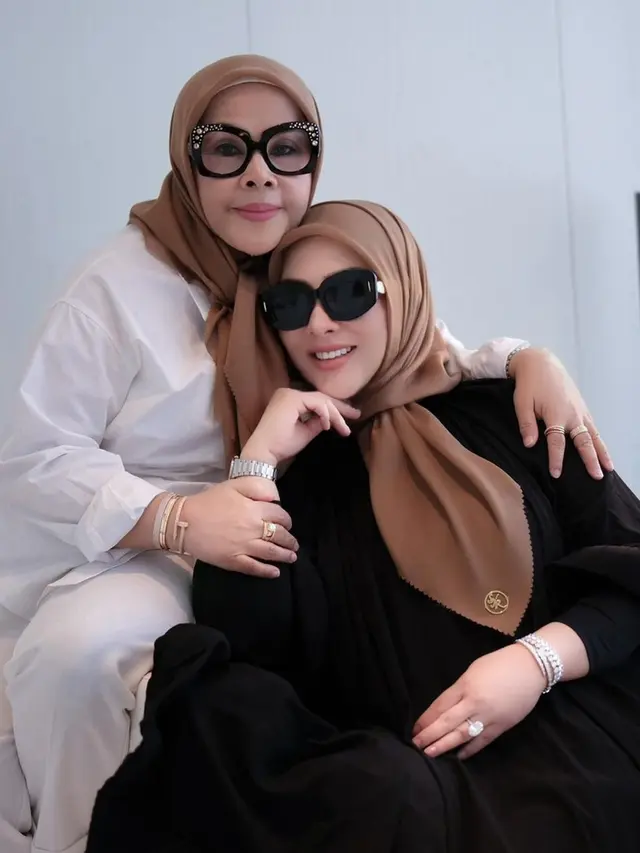 Syahrini rayakan ultah pernikahan ke-5 (Instagram/princessyahrini)
