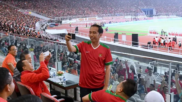 Presiden Jokowi Nge Vlog di Final Piala Presiden