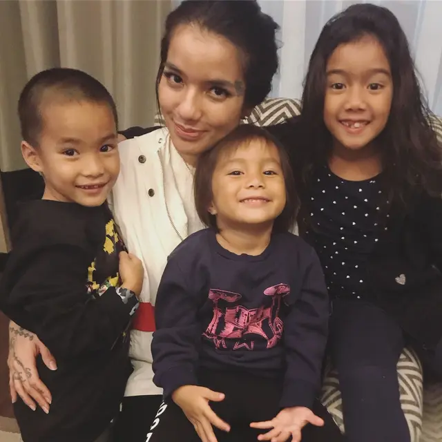 Pernah Jadi Single Parent, Ini 6 Potret Lawas Sheila Marcia Bareng 3 Anaknya