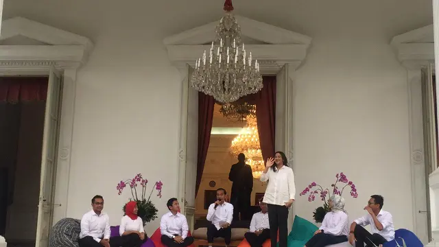 Jokowi Memperkenalkan 7 Staf Khusus Baru Presiden