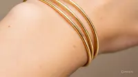 7 Inspirasi Model Gelang Oval Emas 2025 Biar Tangan Tampak Lebih Panjang