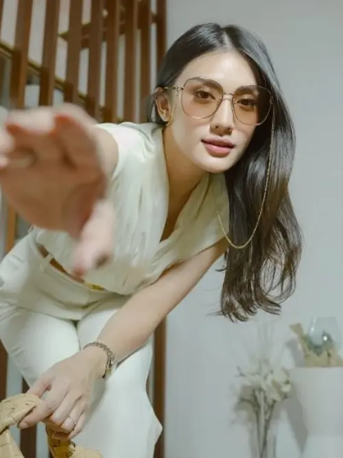 Chiroyli sargish bilan jinsiy aloqa