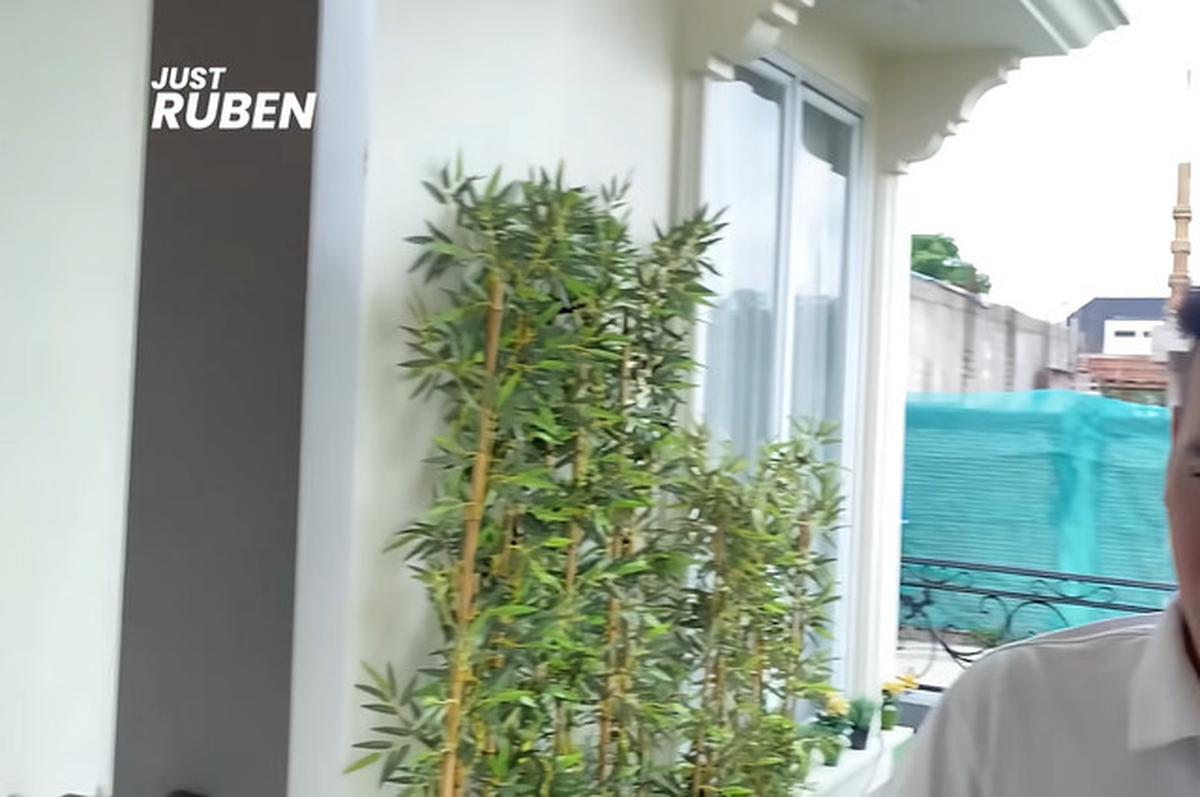Model Taman di Rumah Ruben Onsu, Asri dengan Kolam Renang Biru