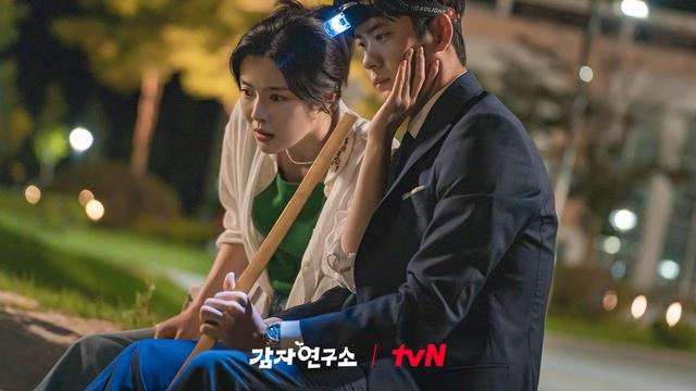 Lee Sub Bin dan Kang Tae Oh di drakor The Potato Lab. (tvN via Soompi)