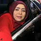 Istri Nassar, Muzdalifah saaat mendatangi Pengadilan Agama Tangerang Kota untuk menjalankan sidang cerai perdananya, Selasa (1/9/2015). [Foto: Faisal R. Syam/Liputan6.com]