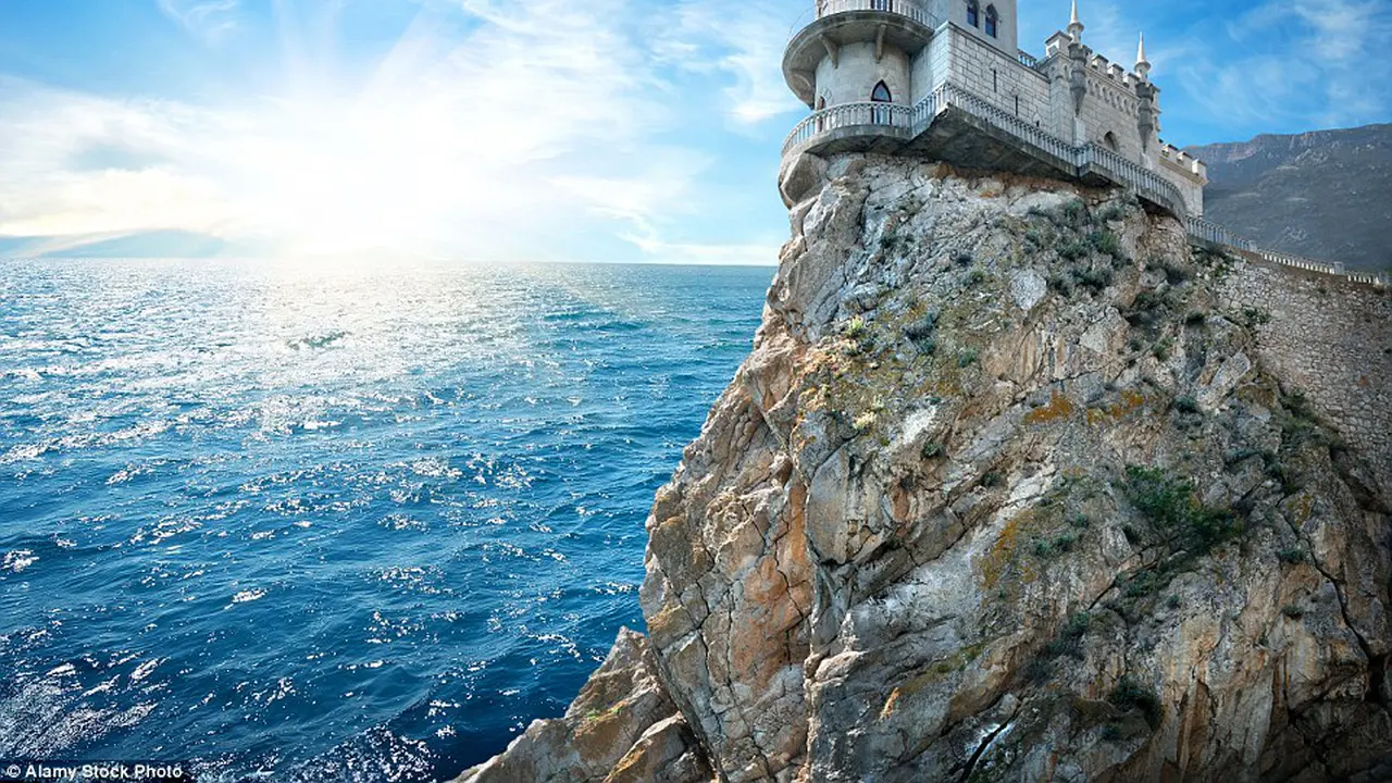 Kastil Swallow's Nest, Laut Hitam