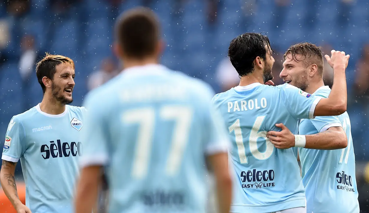 Tifosi Lazio dalam sorotan karena teror kepada wasit Pietro Giacomelli (AFP/Filippo Monteforte)