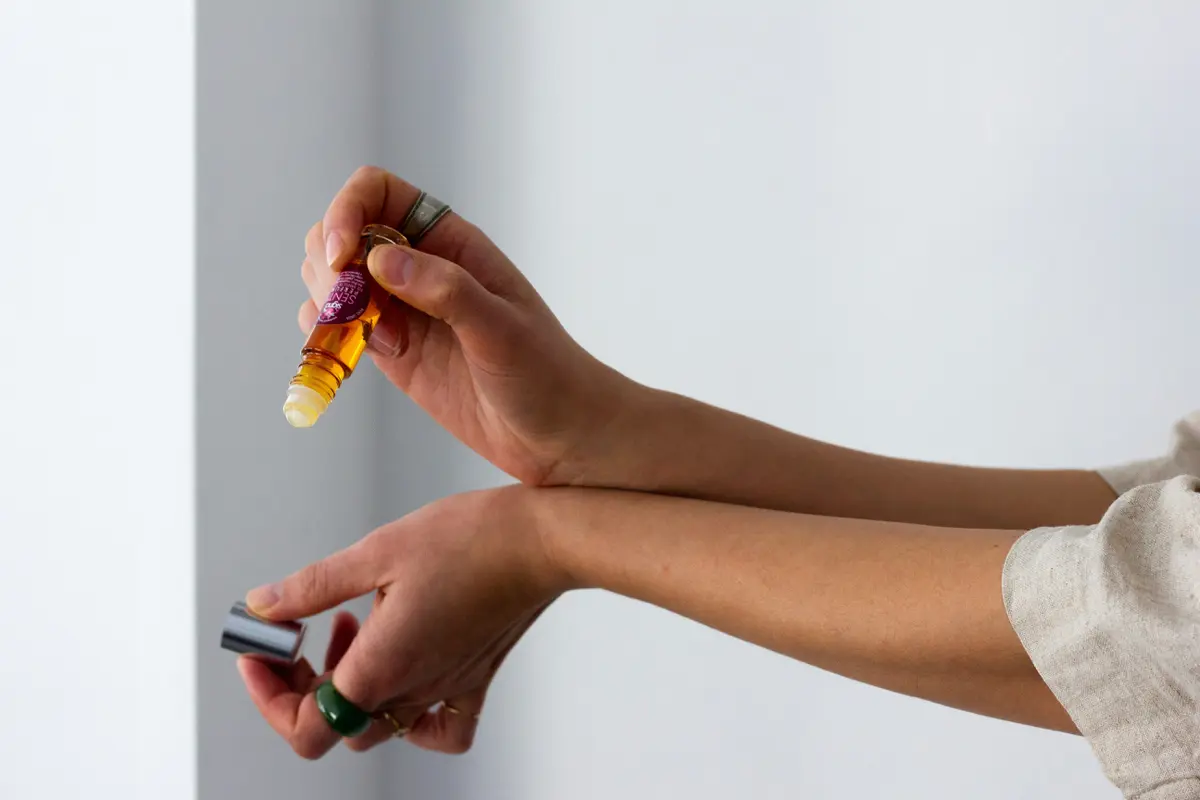 Jangan menggosok kulit setelah menyemprotkan parfum
