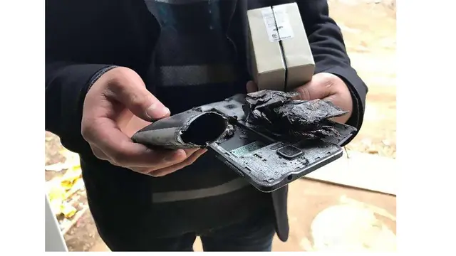 smartphone meledak