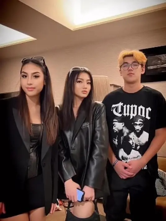 <p>Tak hanya gaya pakaiannya yang stylish, makeup Khayara juga jadi sorotan. Khayra tampak cocok dengan makeup yang tak terlalu tebal. [Foto: instagram/gunawan_sudrajat_real]</p>