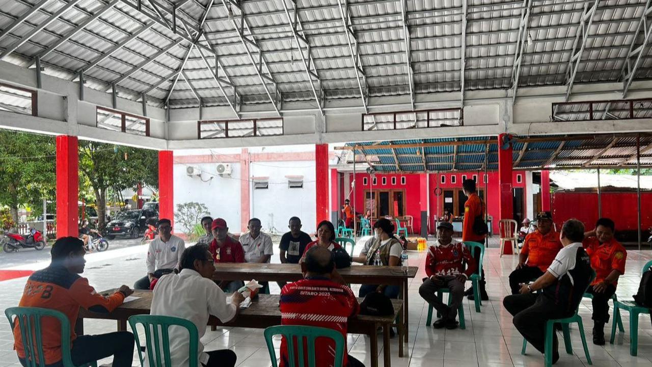Kurang lebih 6.045 warga Desa Kelurahan Bahoi dan Kelurahan Balehumara mengungsi di Kecamatan Tagulandang Utara.<br>