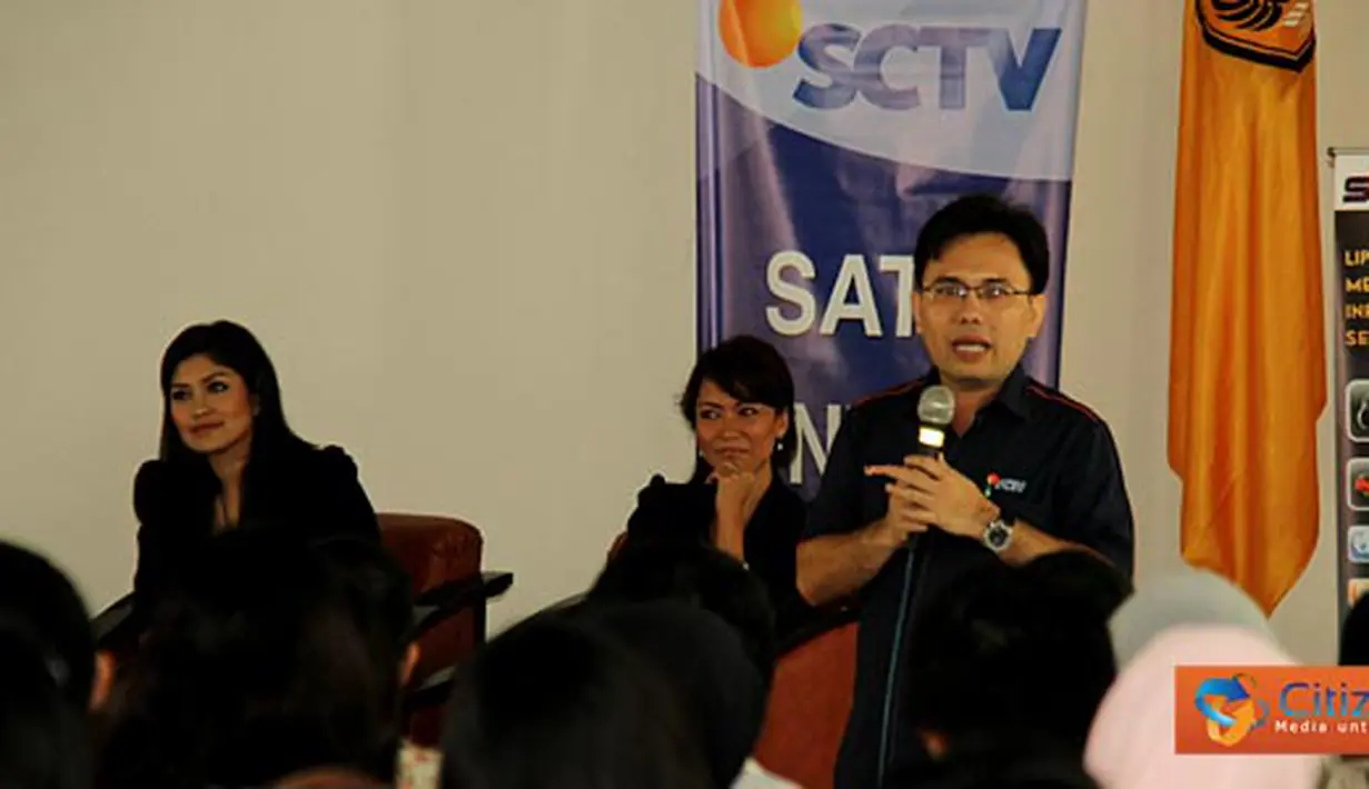 Produser Eksekutif Liputan6 SCTV, Mauludin Anwar menjadi pembicara dalam ajang SCTV Goes to Campus 2012 di Kampus Universitas Padjajaran, Bandung.