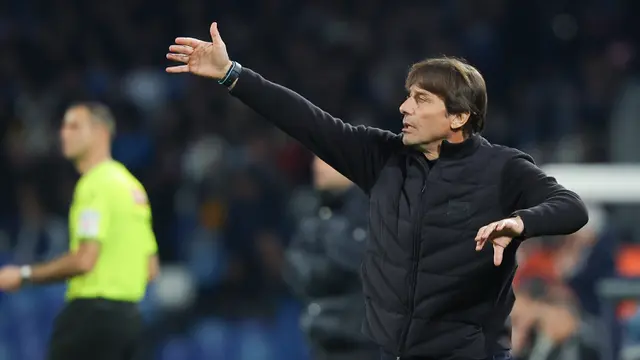 Foto: Como Lanjutkan Cerita Manis, Singkirkan Napoli dan Segel Tiket Semifinal Coppa Italia