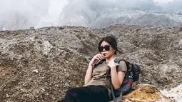 Di sela kesibukannya, Ciwen kerap mengisi waktu luangnya dengan traveling maupun olahraga. Salah satu olahraga yang ia tekuni ia pole dance yang banyak ia bagikan di media sosial. Selain itu belakangan ia banyak mendaki gunung salah satunya ialah Gunung Prau di Jawa Tengah bersama DJ Yasmine. (Liputan6.com/IG/wendywalters)