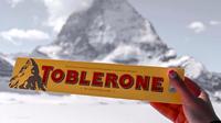 Cokelat Toblerone dengan logo gunung Matterhorn. (Dok. Instagram/tobleroneglobal/https://www.instagram.com/p/B7TanTDJqlv/?hl=en)
