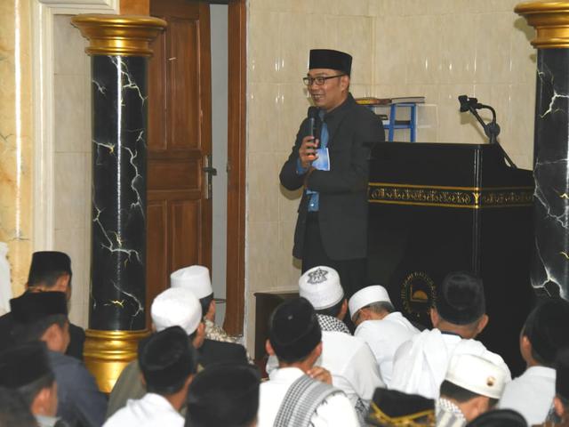Gubernur Jabar Ajak Ulama Kabupaten Bandung Barat Ikut English For Ulama Tahun Depan News Liputan6 Com