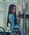 Jisoo BLACKPINK akhirnya merilis MV untuk debut solonya berjudul Flower. [Tangkapan layar YouTube]
