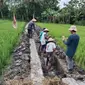 Pemerintah Desa Loh Sumber, Kecamatan Loa Kulu, Kutai Kartanegara gencar membangun infrastruktur pertanian berupa jaringan irigasi untuk pertanian padi sawah.