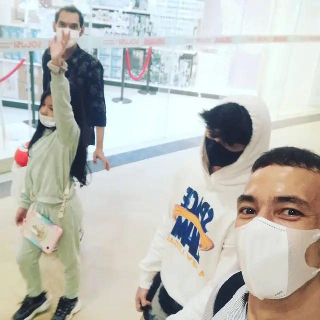 Dituding Bawa Kabur Anak, Ini 6 Potret Attila Syach dan Buah Hati yang Jadi Sorotan