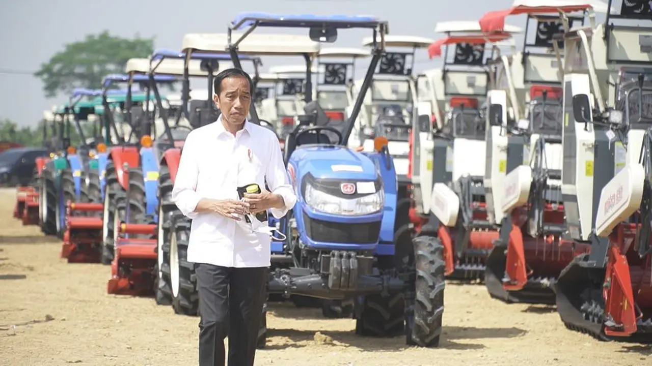 Dukung Kemandirian Petani, Jokowi Luncurkan Program Taksi Alsintan di Gresik